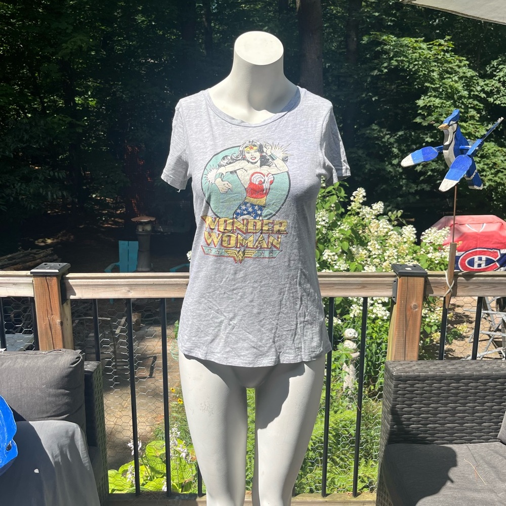 H&M Gray Wonder Woman Short Sleeve Tee